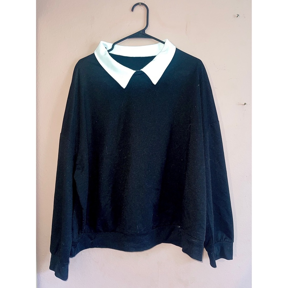 Sweater w/ White Collar